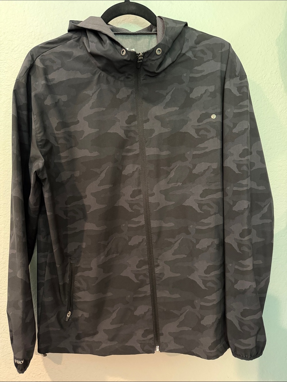 Vuori Woman’s Lightweight Shell Hooded Jacket in Charcoal Camo